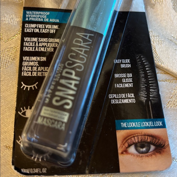 Maybelline Snapscara in pitch Black. 340 - Picture 3 of 7